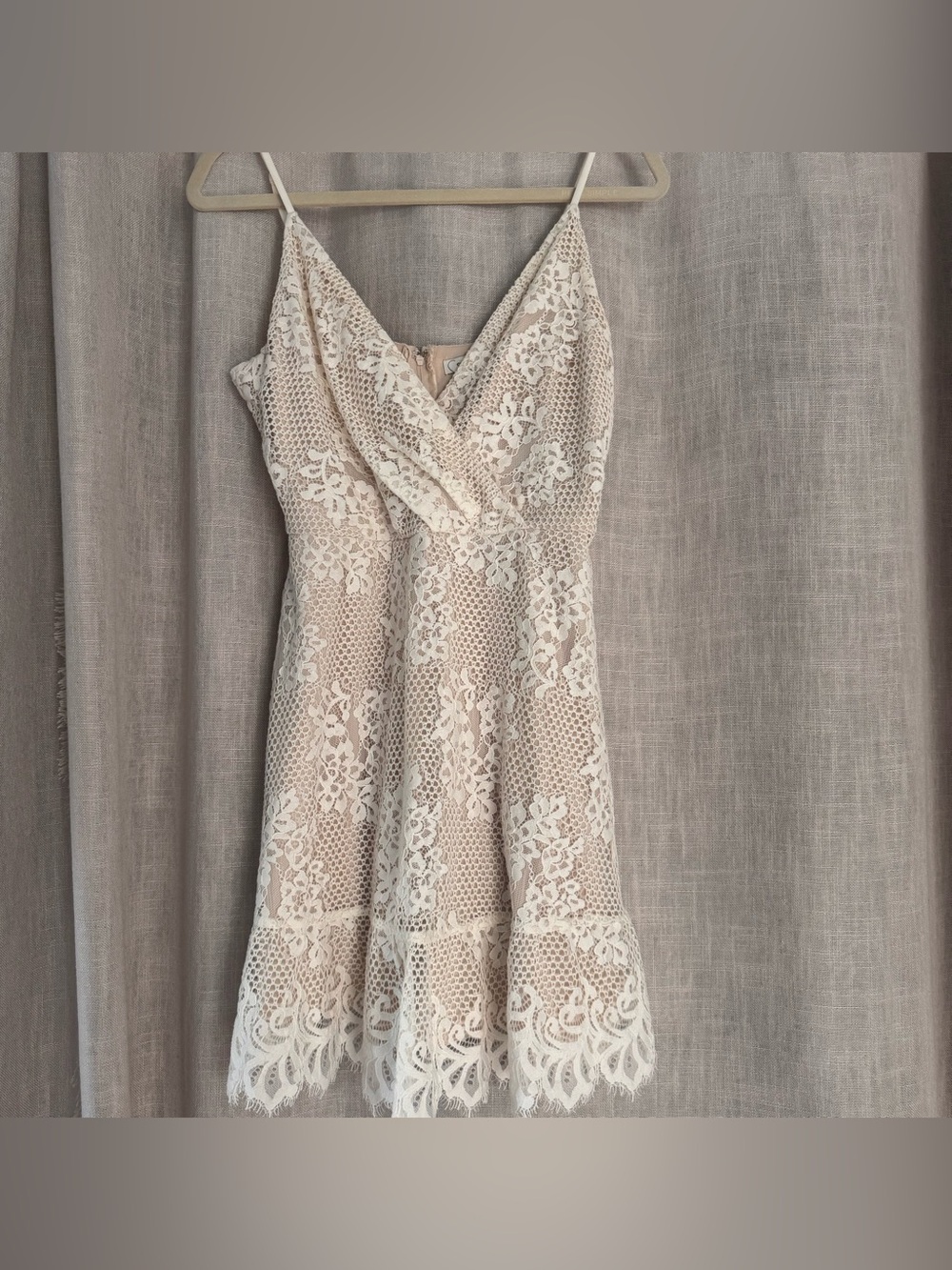 Speechless off white lace short dress V neck size L